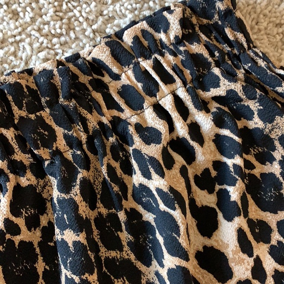 Leopard Print Shorts - Picture 3 of 4